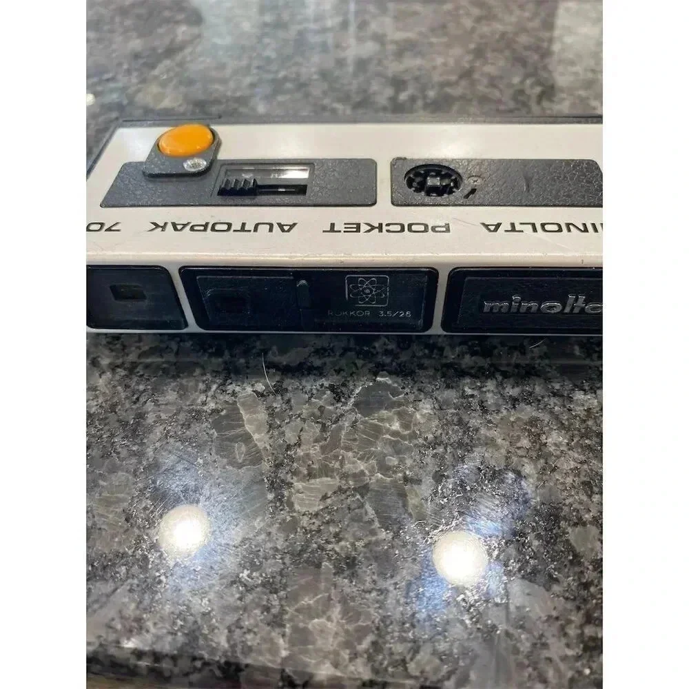 Vintage Minolta Pocket Autopak 70 110 Film Camera